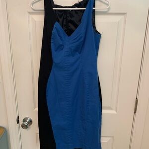 T Tahari Blue Sheath Cocktail Dress with Sweetheart Neckline. Size 8
